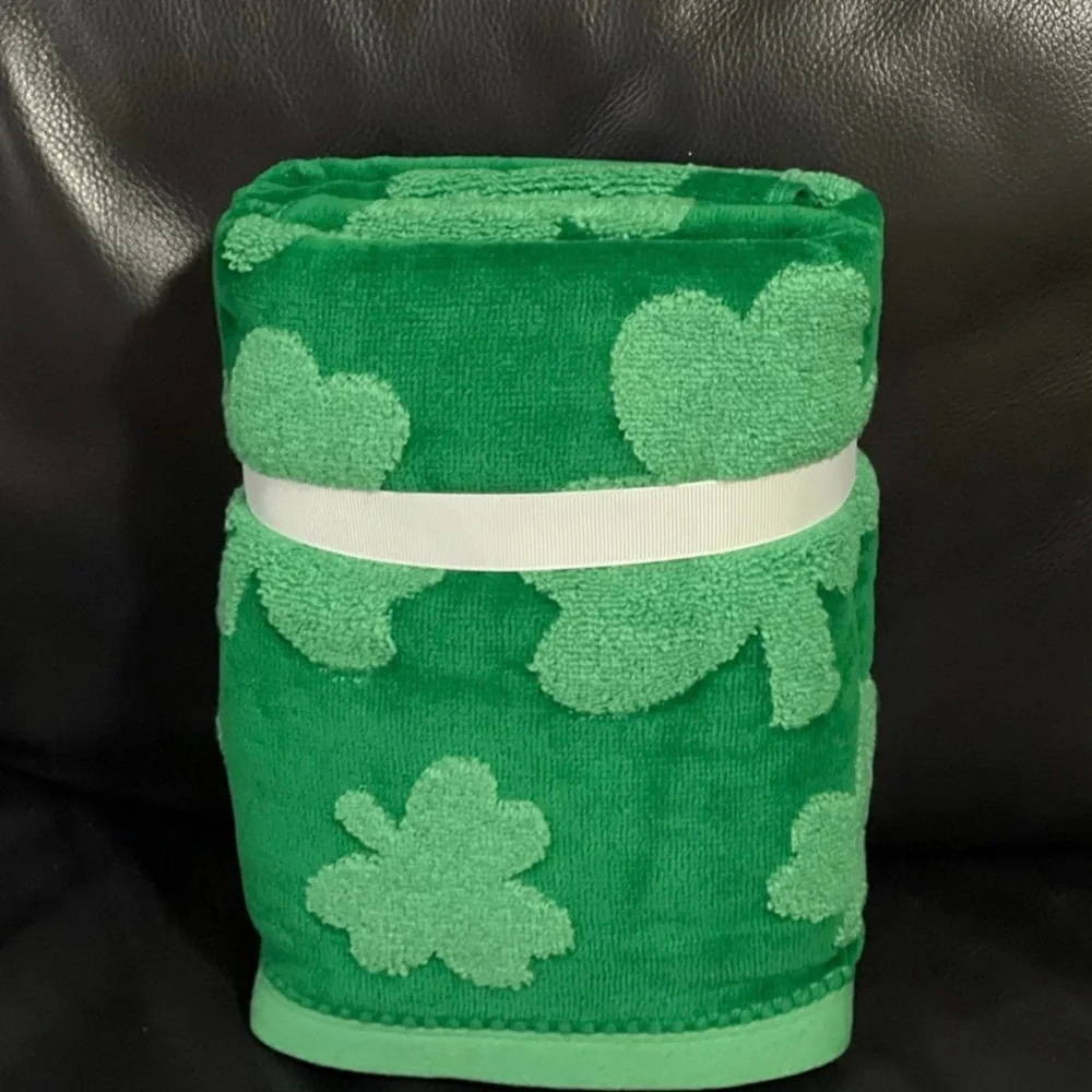 CARO HOME St Patricks Shamrock Hand Towels, Set of 2